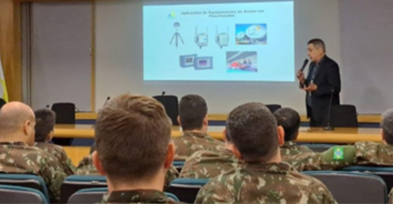 Militares do Centro de Instrução de Guerra Eletrônica conhecem recursos e equipamentos da Anatel, 17/09/2025