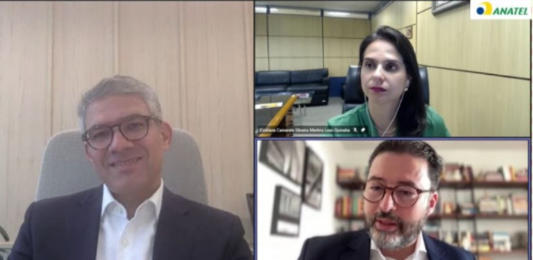 Imagem da palestra online “Os desafios do desenvolvimento: o futuro da regulação estatal”, Gilvandro Araújo (à esquerda) e Cristiana Camarate e Alexandre Freire (à direita)