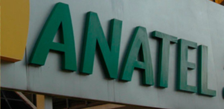 Letreiro Anatel na entrada do complexo sede da Agência em Brasília