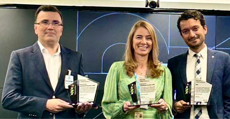 Assessor SFI/Anatel Marcelo Silva, superintendente da Anatel Gesiléa Fonseca Teles, e secretário executivo do CNCP, Andrey Corrêa