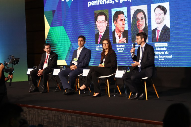 Foto participantes da Sessão 2: O gap de infraestrutura – Como conectar áreas rurais, periferias, e pequenas cidades