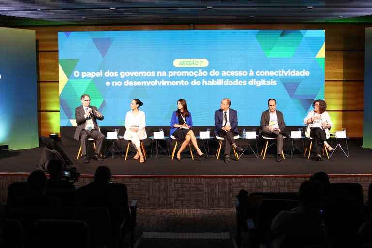Foto da Sessão 7: O papel dos governos na promoção do acesso à conectividade e no desenvolvimento de habilidades digitais