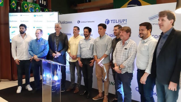 Foto com participantes do evento de lançamento do WI-FI 6E em São Paulo (SP)