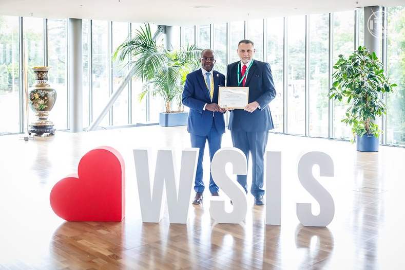 Conselheiro Vicente Aquino e o diretor do Escritório de Desenvolvimento, Cosmas Zavazava