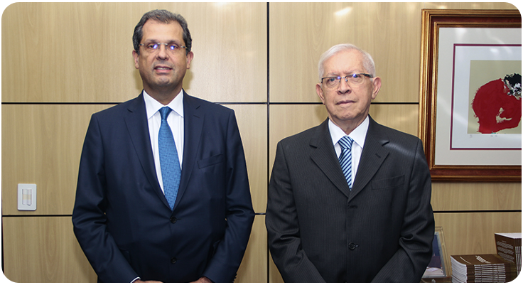 Presidente da Autoridade Nacional de Comunicações (Anacom) de Portugal, João Cadete de Matos (à esquerda), e o presidente da Agência Nacional de Telecomunicações (Anatel), Juarez Quadros (à direita)