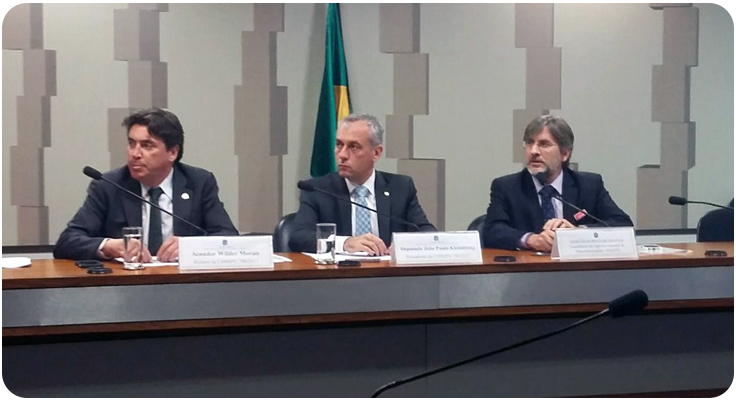 Conselheiro da Anatel, Igor de Freitas, em apresentação na Comissão