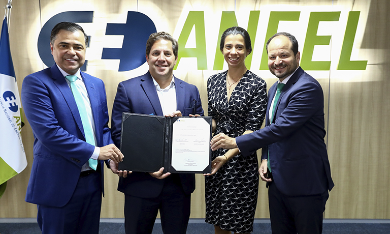 ANEEL assina contratos com empresas vencedoras do segundo leilão de transmissão de 2024