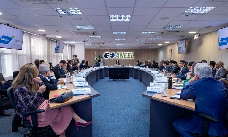ANEEL-reúne-representantes-de-associações