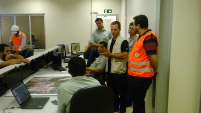 Registro da fiscalização DNPM presente na Sala de Monitoramento da Samarco, em Mariana.