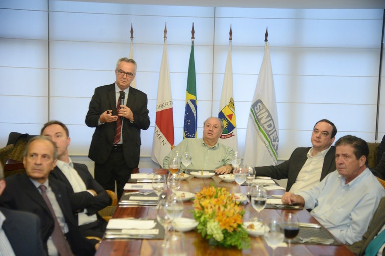 O Diretor-Geral da ANM, Victor Bicca, proferindo sua palestra