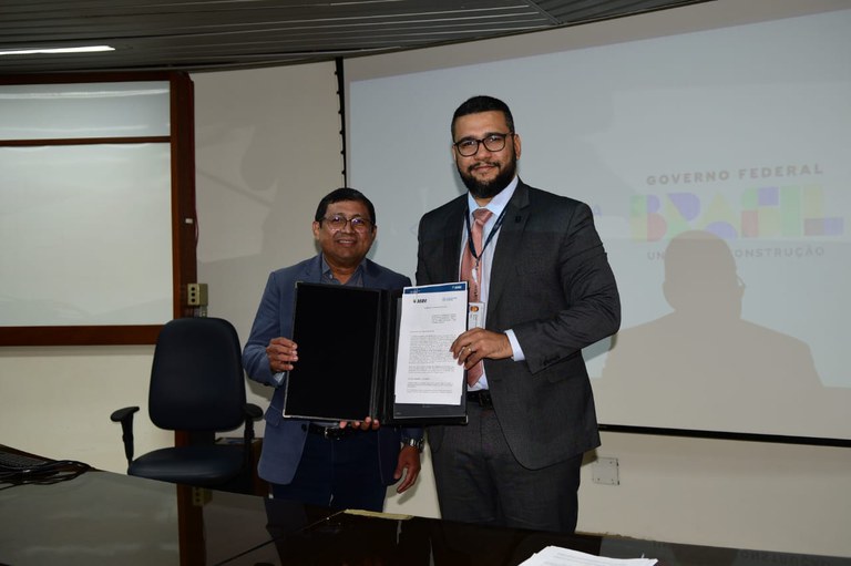 Sousa e Abdias assinam acordo de cooperação técnica entre ANM e CMB