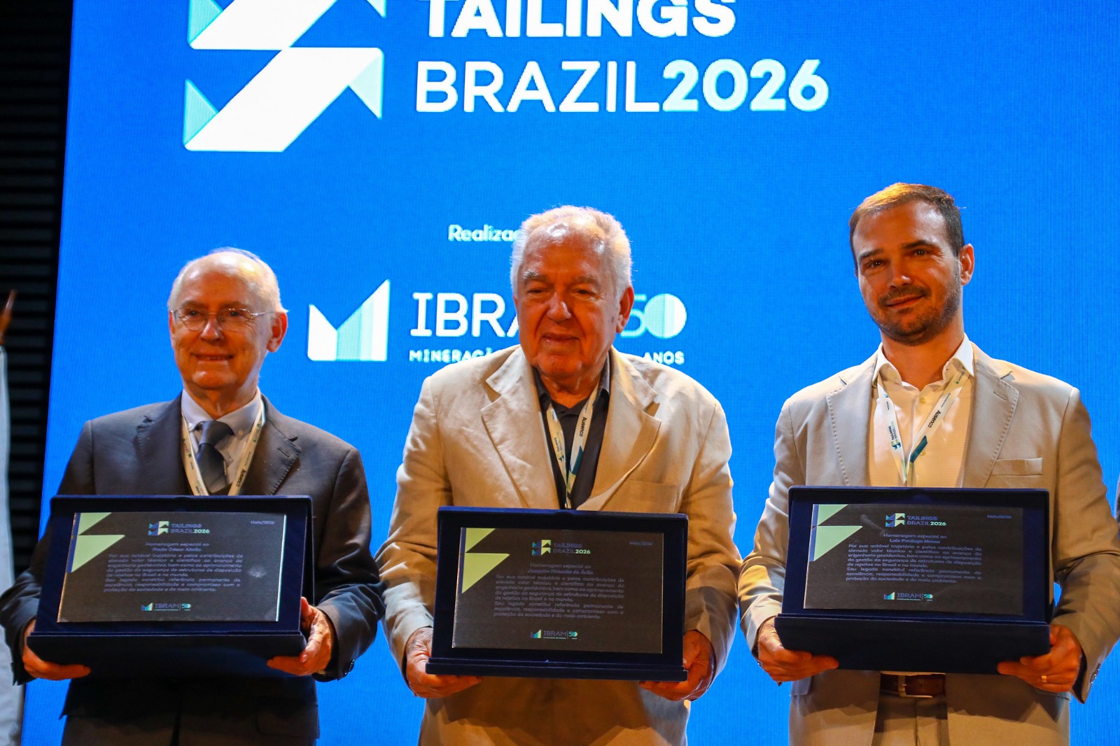 Paniago recebe premio