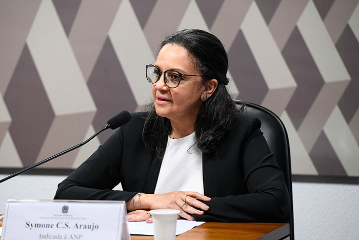 Symone Araújo, durante sabatina na Comissão de Infraestrutura do Senado Federal. / Crédito: Agência Senado