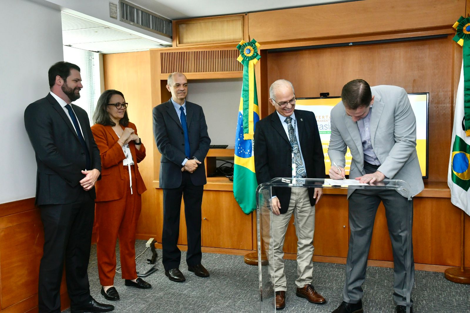 08/12/2022 - Assinatura dos contratos de blocos arrematados no 3º Ciclo da Oferta Permanente de Concessão (OPC)