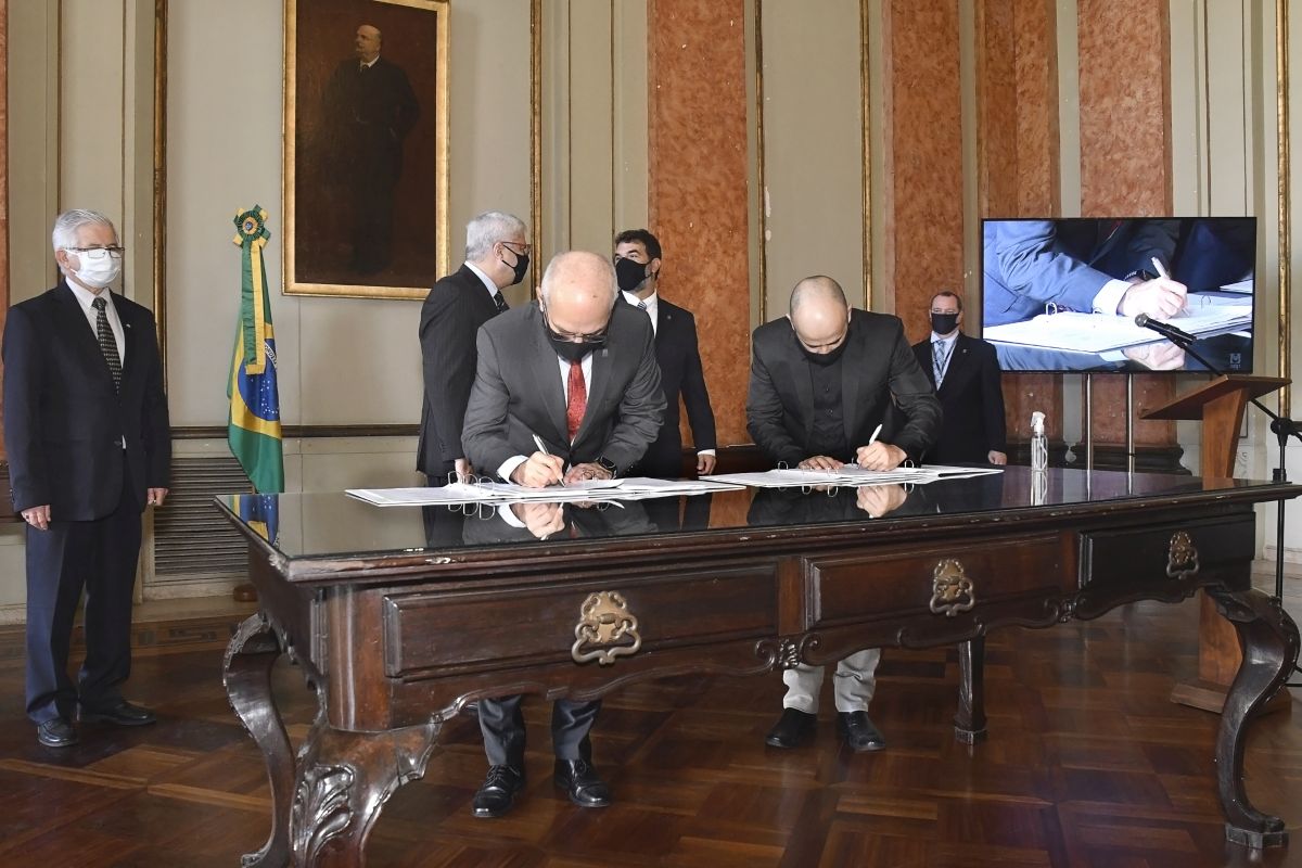 Assinatura de contratos do 2º Ciclo da Oferta Permanente