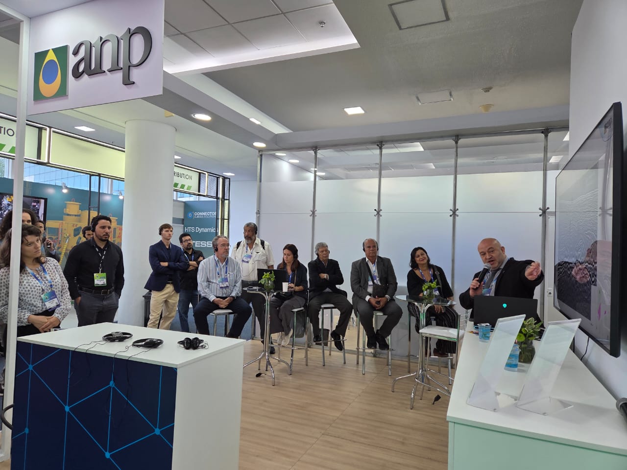 Apresentação no estande da ANP