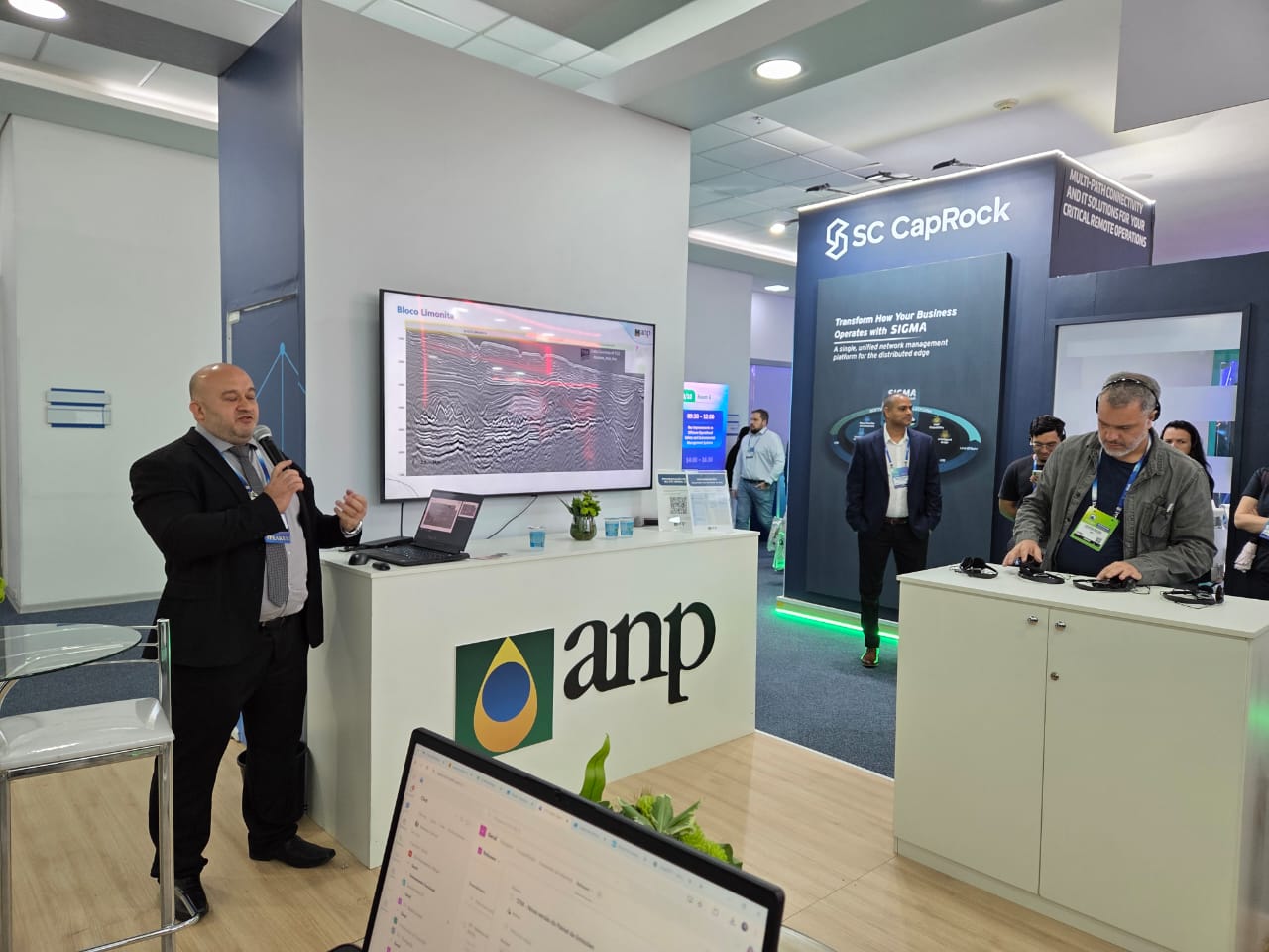 Apresentação no estande da ANP