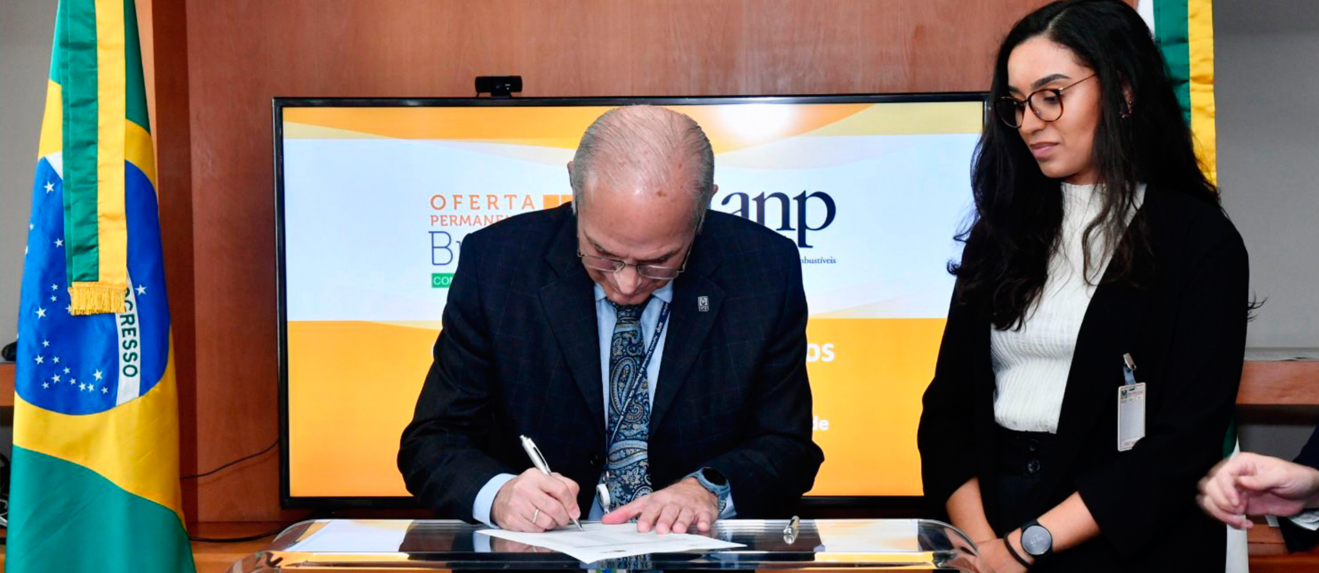 2022.12.08-assinatura-contratos-3-opc.jpg