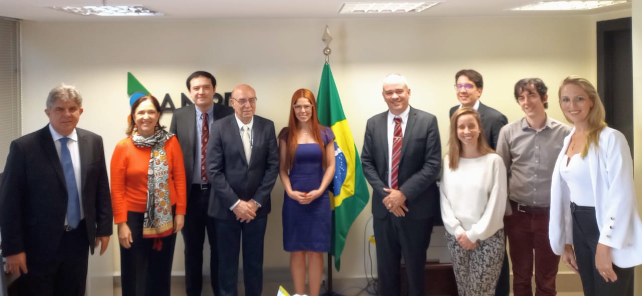 foto-equipe-ANPD-com-banco-de-desenvolvimento-CAF