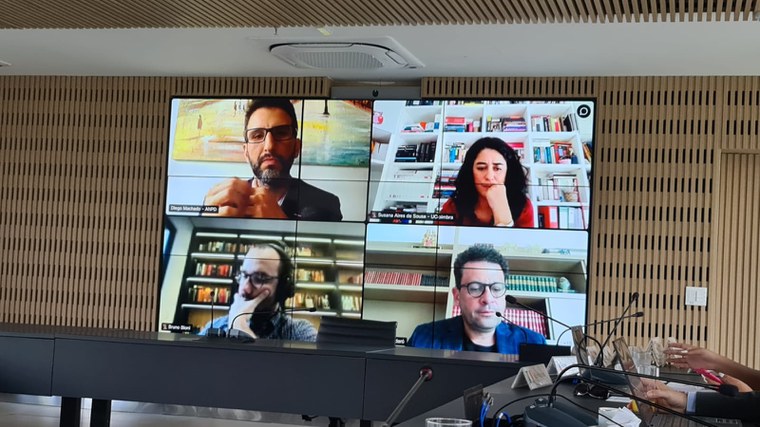  Diego Machado da ANPD, no canto superior esquerdo, apresentando o projeto Sandbox Regulátório.