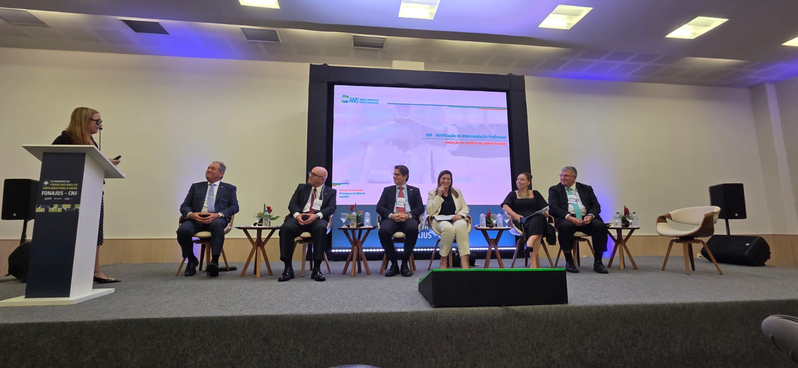 A diretora Eliane Medeiros participou da oficina “Mediação e conciliação em saúde: entraves e possíveis caminhos