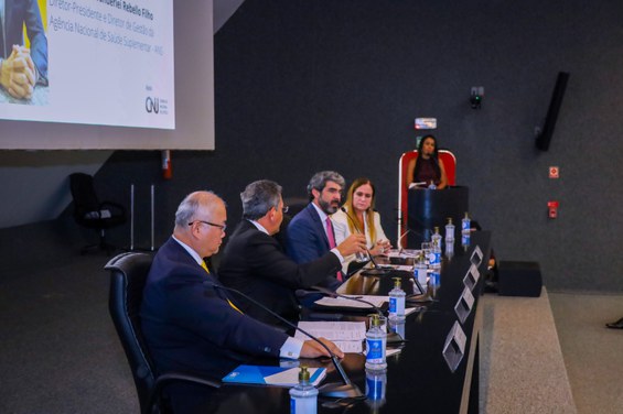 Na mesa de abertura do evento: diretora de Fiscalização, Eliane Medeiros; diretor-presidente da ANS, Paulo Rebello; ministro Mauro Campbell Marques; e conselheiro Richard Pae Kim. Foto: Ag. CNJ
