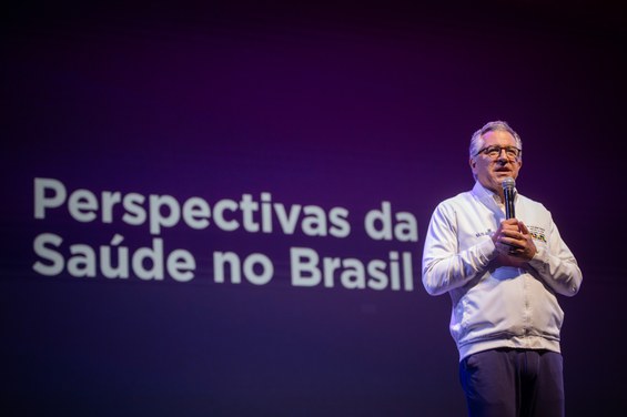 Ministro Padilha na primeira palestra do 29º Congresso da Abramge