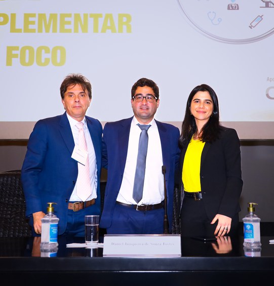 O 2º painel focou nas atualizações do rol de procedimentos. Da esquerda para a direita: diretor de Normas e Habilitação de Produtos, Alexandre Fioranelli; procurador-geral da ANS, Daniel Tostes; e Superintendente de Economia da Saúde do Hospital Israelita Albert Einstein, Vanessa Teich. Foto: Ag. CNJ