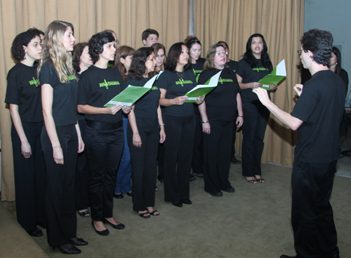 Coral ANS Encanta Executando o Hino Nacional