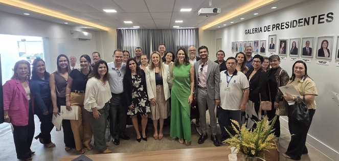 A gerente-geral da Diretoria de Fiscalização Carolina Gouvêa (de blusa clara e calça verde) com representantes do Procon Estadual Rio Grande do Norte e servidores do Núcleo do Ceará