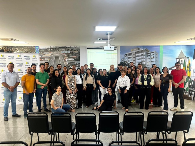 Colaboradores do Procon Municipal de Aparecida de Goiânia (GO) com a equipe do Núcleo Distrito Federal