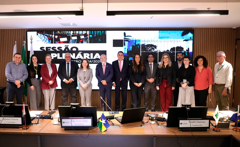 Foto-Reunião-ANS-e-CFM-150b.png