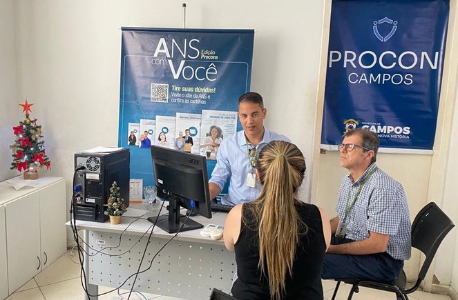 .Técnicos da ANS em atendimento no Procon Campos dos Goytacazes (RJ)