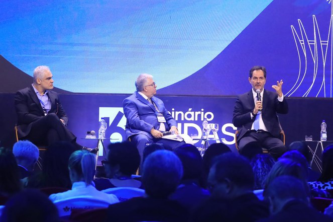 Diretor Jorge Aquino em painel sobre o futuro das autogestões