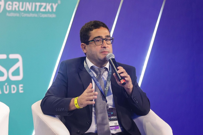 Procurador-chefe da Procuradoria federal junto à ANS, Daniel Tostes, durante o painel "Segurança jurídica e judicialização: Novos critérios, novos paradigmas"