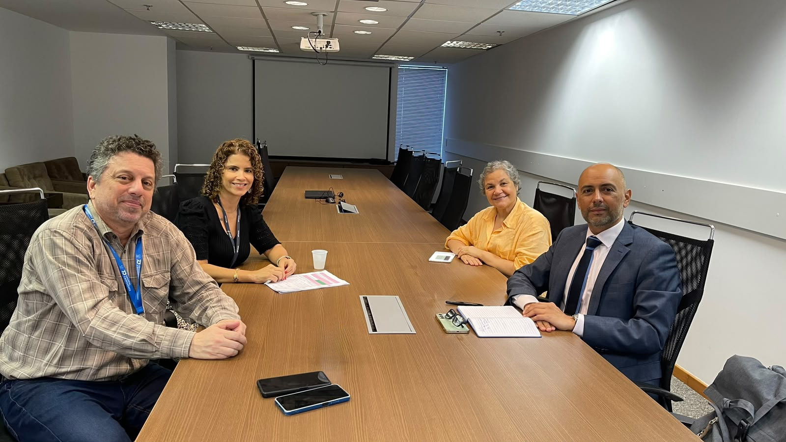 Da esq. para a dir.: Ricardo Gutterres, Flávia Teixeira, Nélbia da Lapa e o especialista da AIEA, Herman Zárate.