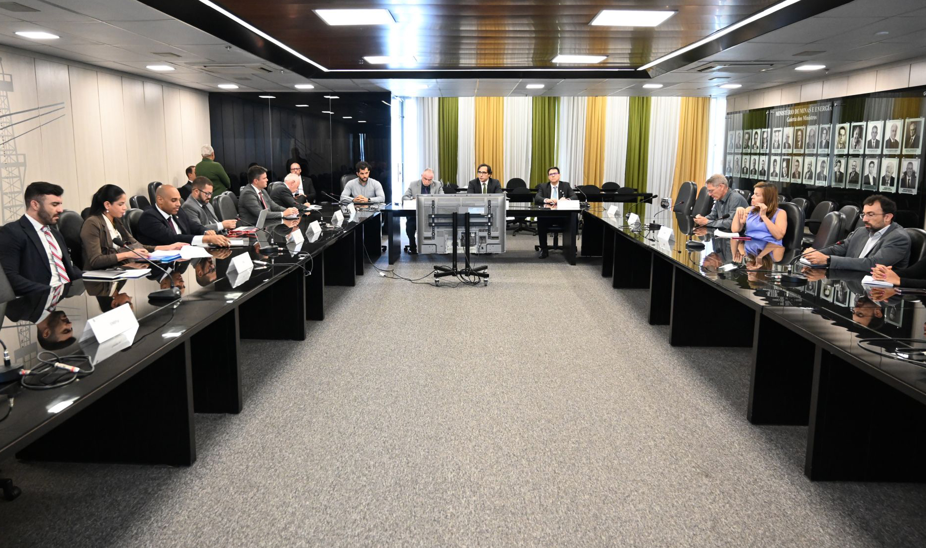 Reunião discutiu aspectos ambientais, econômicos, institucionais, legais, regulatórios e tecnológicos que devem orientar a eventual implantação de SMRs no país. (Foto: Ascom/GSI/PR)