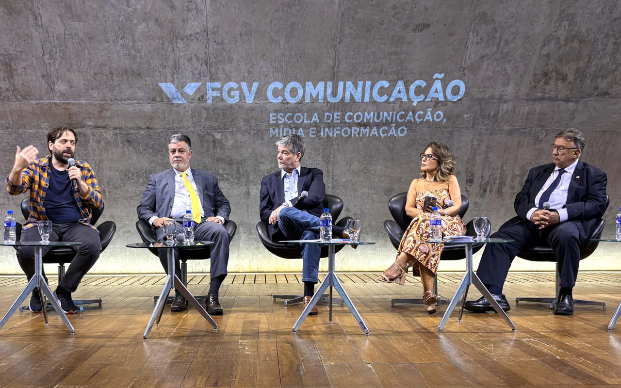 Debate reuniu o diretor da série, Fernando Coimbra; Alessandro Facure, diretor-presidente da ANSN; o físico Walter Mendes Ferreira, o primeiro a identificar o acidente; e o deputado federal Julio Lopes, presidente da Frente Parlamentar Nuclear (Fotos: Bianca Wendhausen/ANSN)
