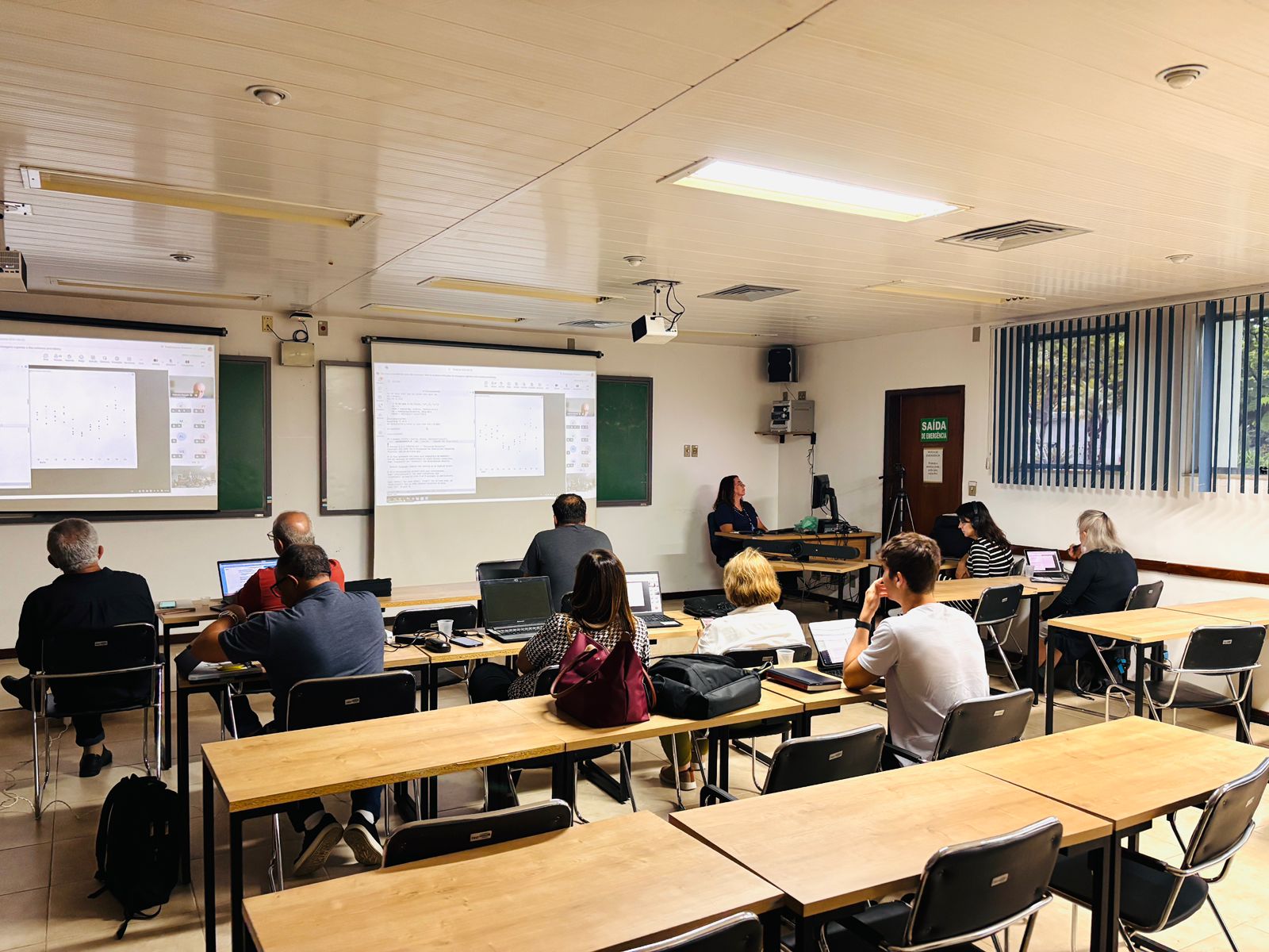 Participantes visitam o Laboratório de Radiometria do IRD/ANSN.Curso foi na modalidade híbrida..Foto Bianca Wendhausen/ANSN