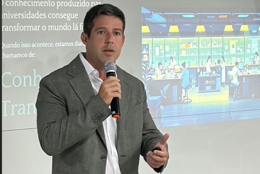 Eduardo Ferraz, em sua palestra “Conhecimento Transformacional – Da Universidade para o Mundo”