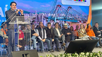 Diretora Flávia Takafashi participa da cerimônia de retomada das operações do Porto de Itajaí (SC)
