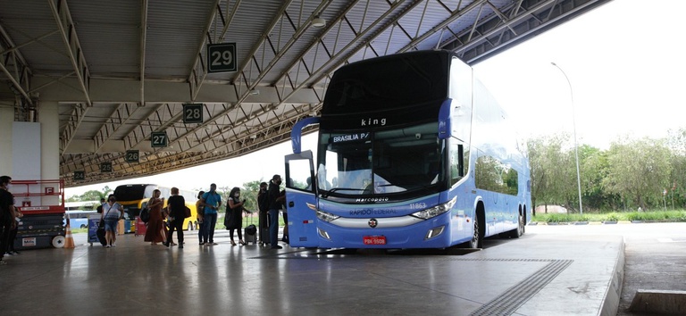 IMAGEM DE UM ONIBUS INTERESTADUAL