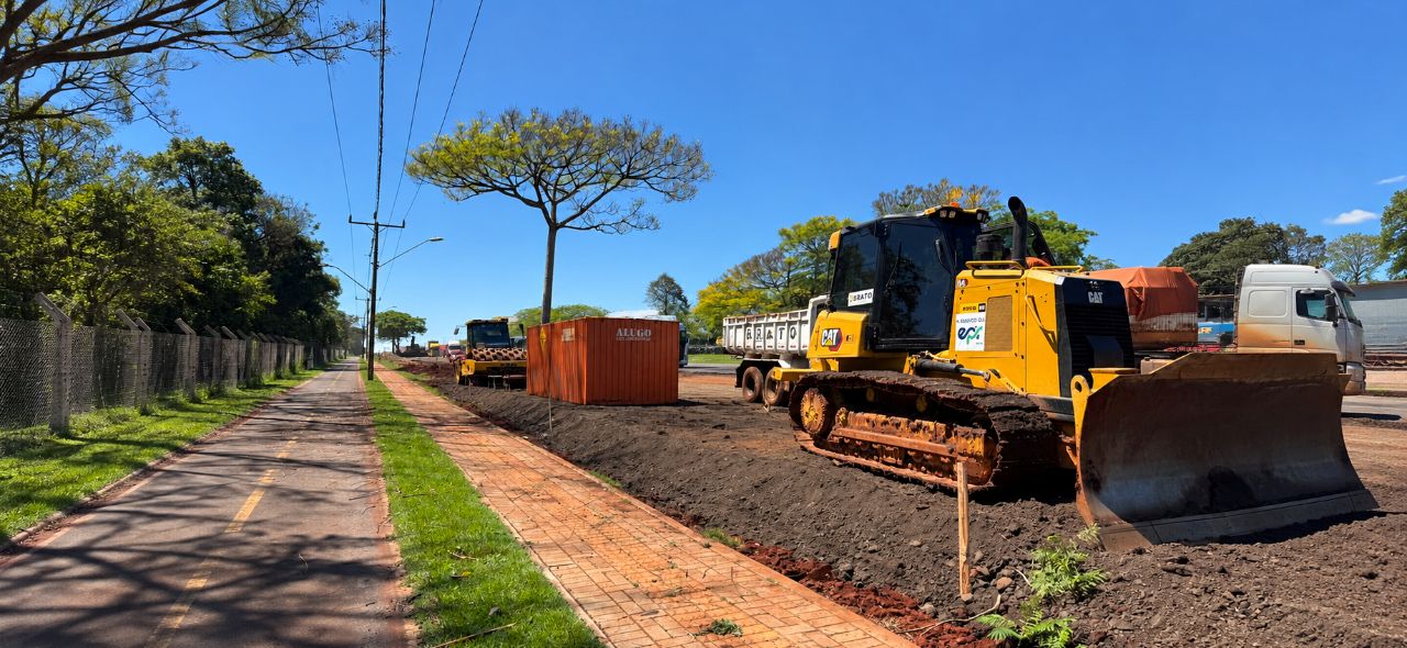 Obras Rodoviárias com Bulldozer CAT1...jpg