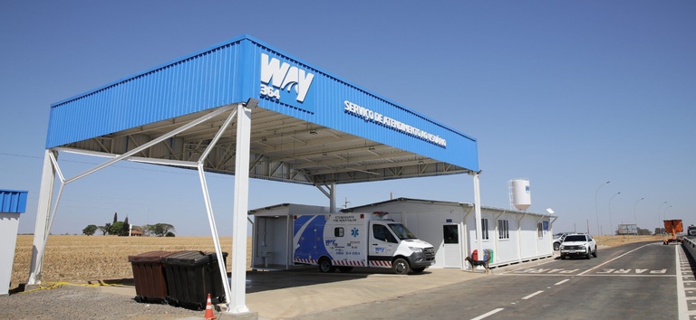 IMAGEM DO SAU, COM UMA AMBULANCIA ESTACIONADA
