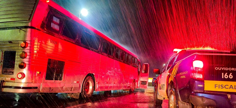 Ônibus parado em fiscalização da ANTT