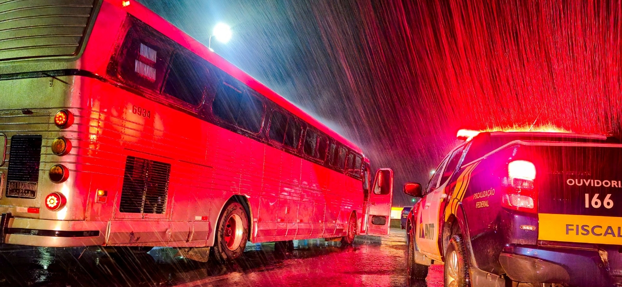 Ônibus parado em fiscalização da ANTT