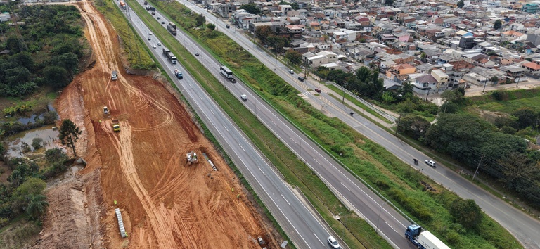 IMAGEM COM RODOVIAS, AO LADO AREA VERDE