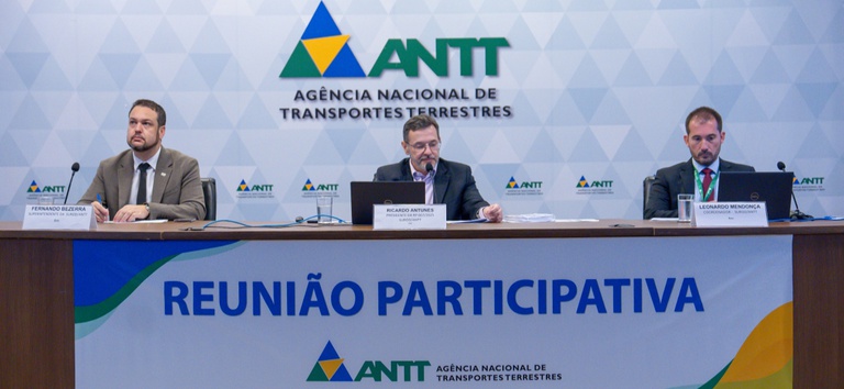 Foto com os membros diretores da reunião participativa