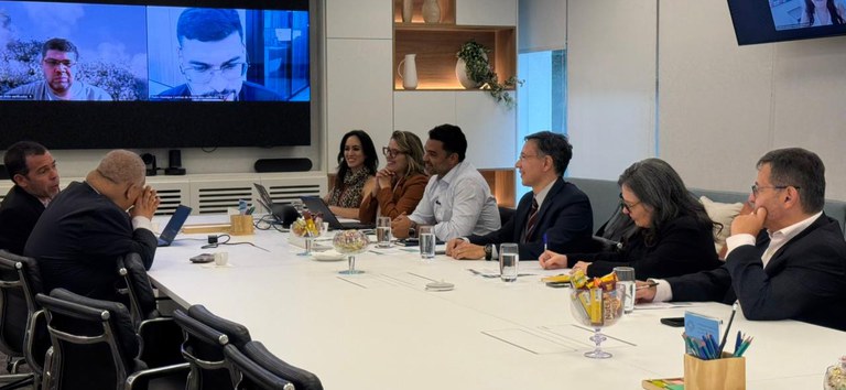 Foto mostrando primeira reunião da agenda no primeiro dia