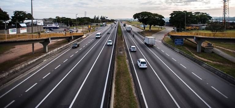 Foto da rodovia BR-101/RJ/SP